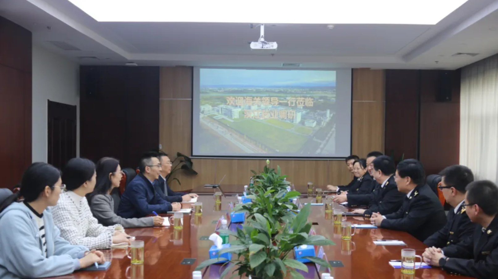 【“關(guān)”助發(fā)展，護(hù)企遠(yuǎn)航】西安海關(guān)副關(guān)長(zhǎng)李晉生一行蒞臨公司調(diào)研